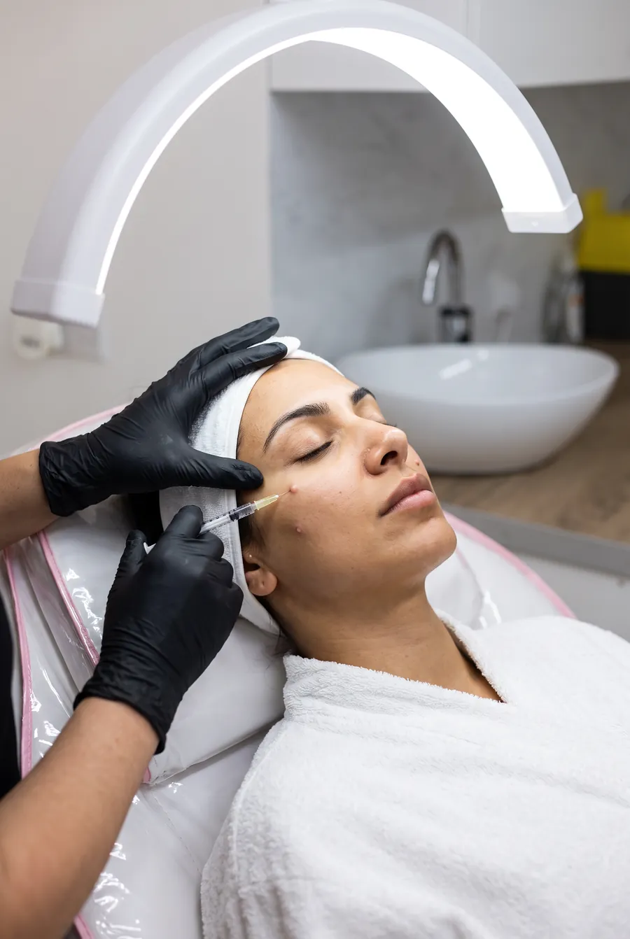 A Profhilo Structura treatment on the mid-face